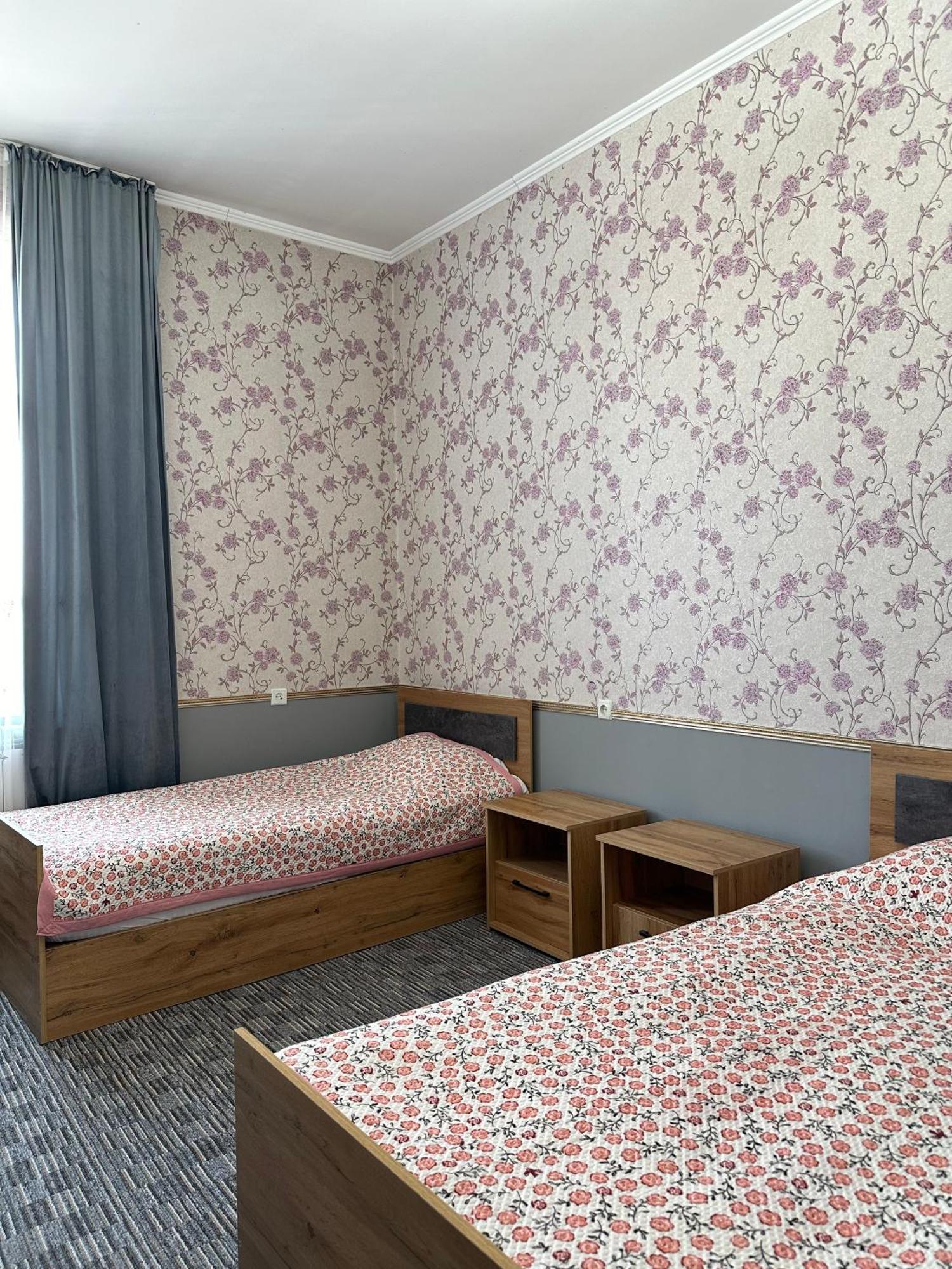 Sunny Hostel Osh Εξωτερικό φωτογραφία