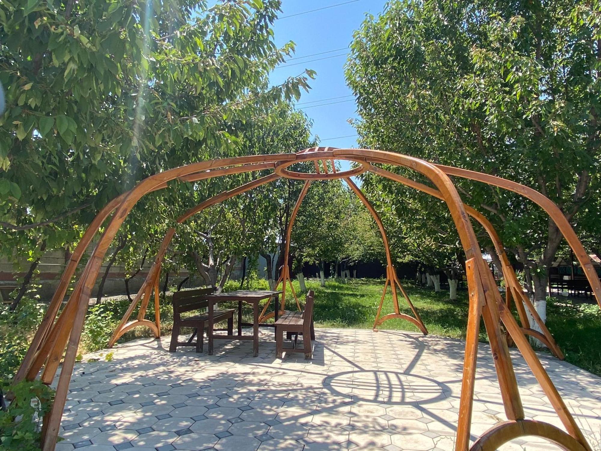 Sunny Hostel Osh Εξωτερικό φωτογραφία